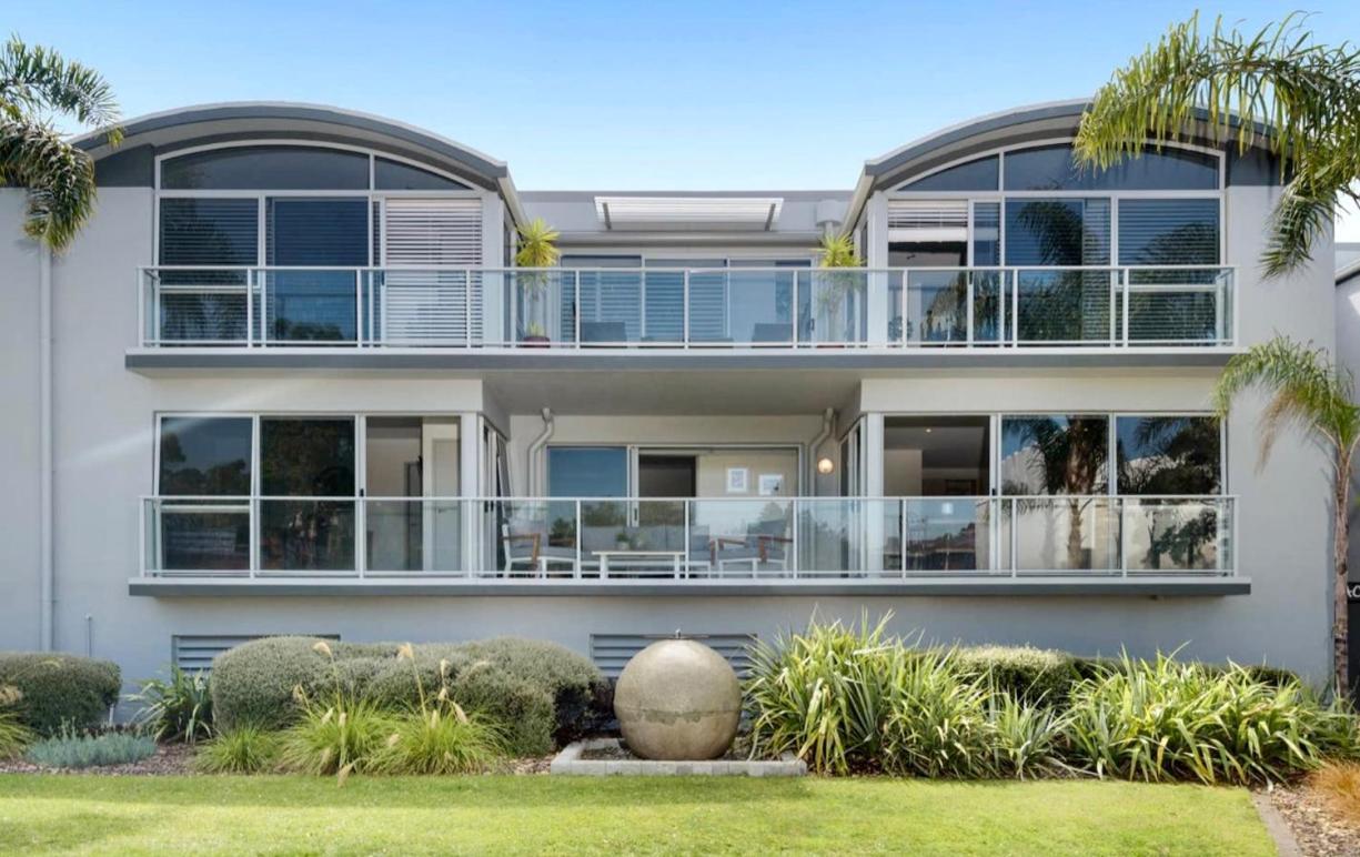 Modern Beach Apartment With Pool & Location Mount Maunganui Buitenkant foto