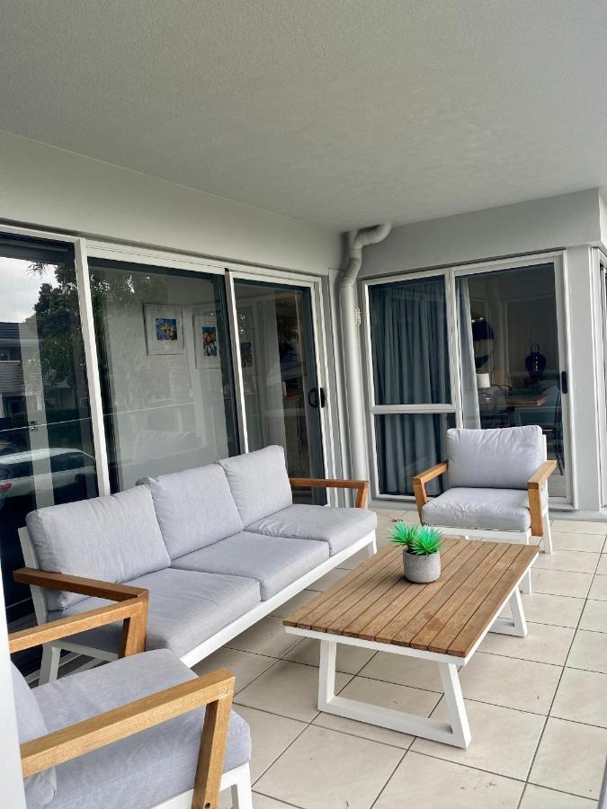 Modern Beach Apartment With Pool & Location Mount Maunganui Buitenkant foto