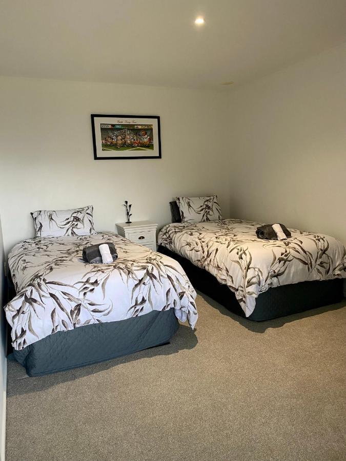 Modern Beach Apartment With Pool & Location Mount Maunganui Buitenkant foto