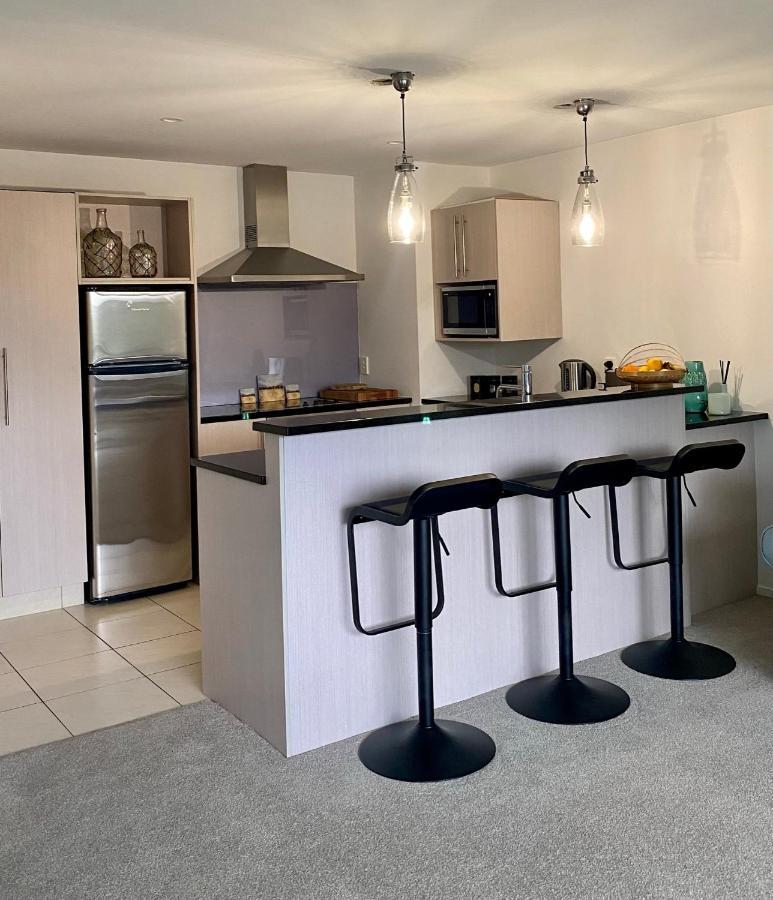 Modern Beach Apartment With Pool & Location Mount Maunganui Buitenkant foto
