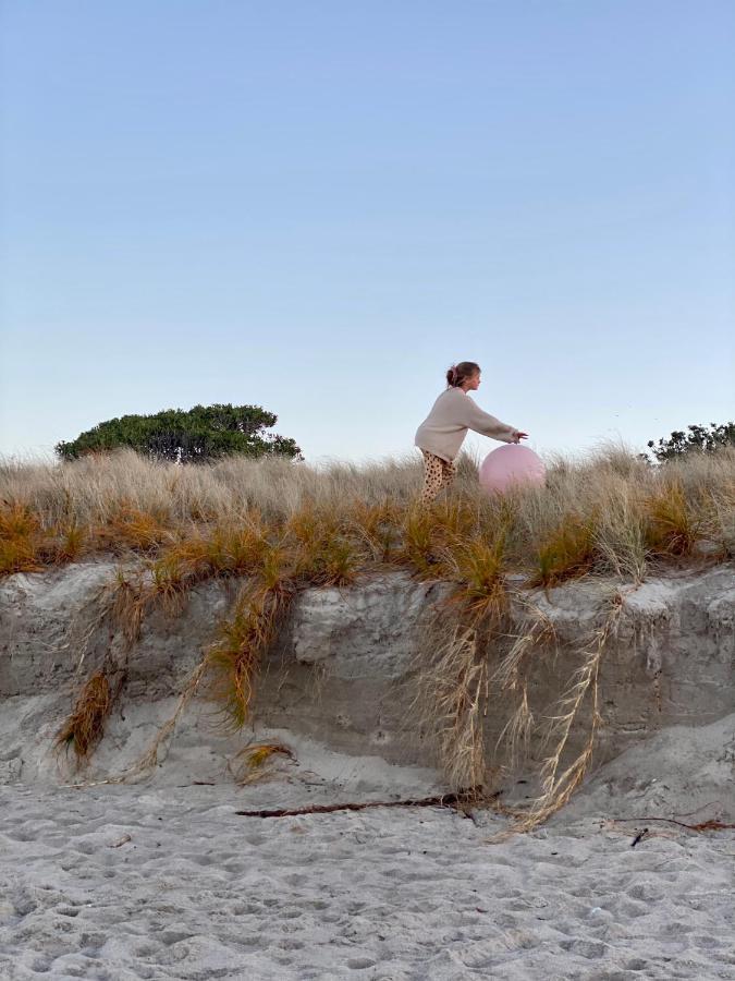 Modern Beach Apartment With Pool & Location Mount Maunganui Buitenkant foto